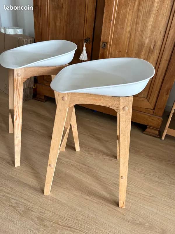 Lot 2 Tabourets blancs SKLUM · photo 1