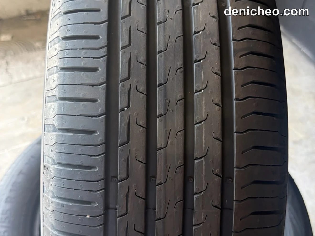 4 pneus continental neuf 235/55R18 run flat · photo 1